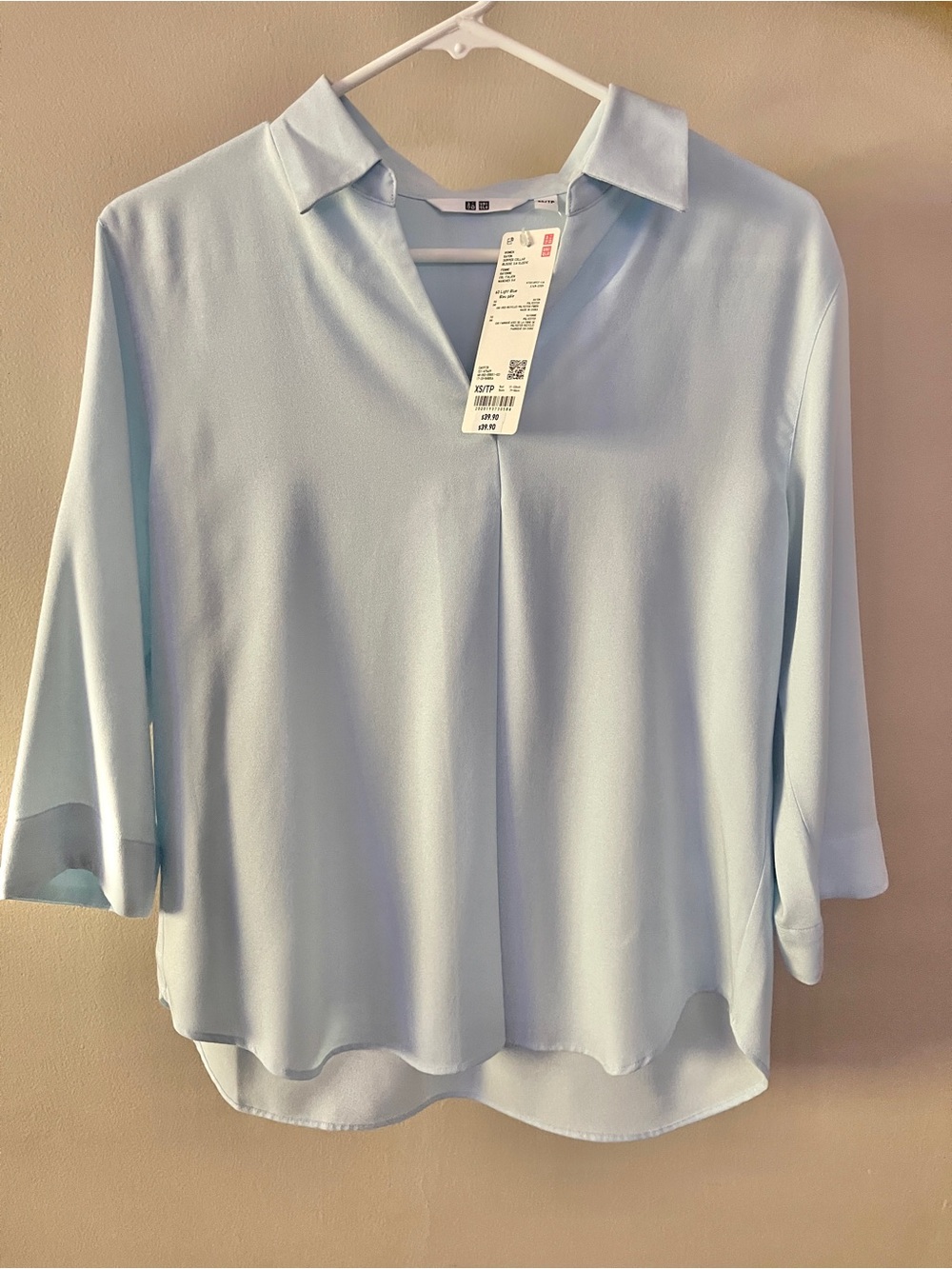 Uniqlo rayon skipper collar blouse